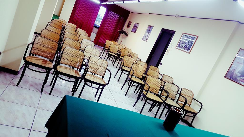Hinterland Hotel Quartu SantʼElena Екстериор снимка